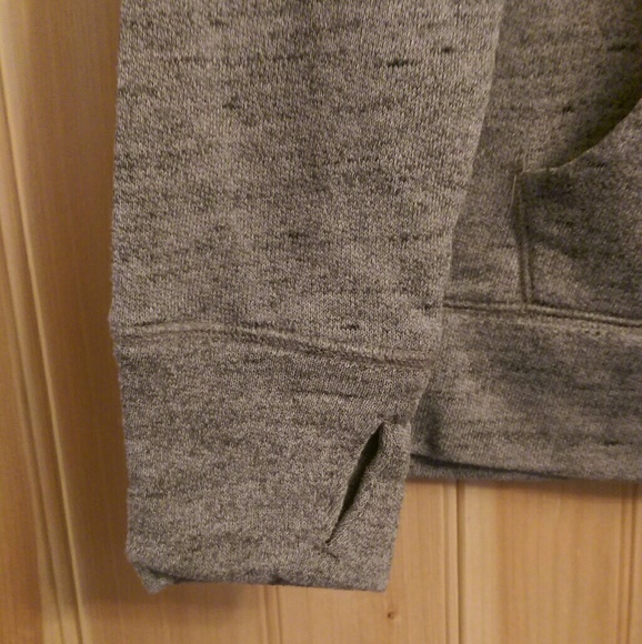 Hoodie in Heathered Grey - Picture 6 of 7